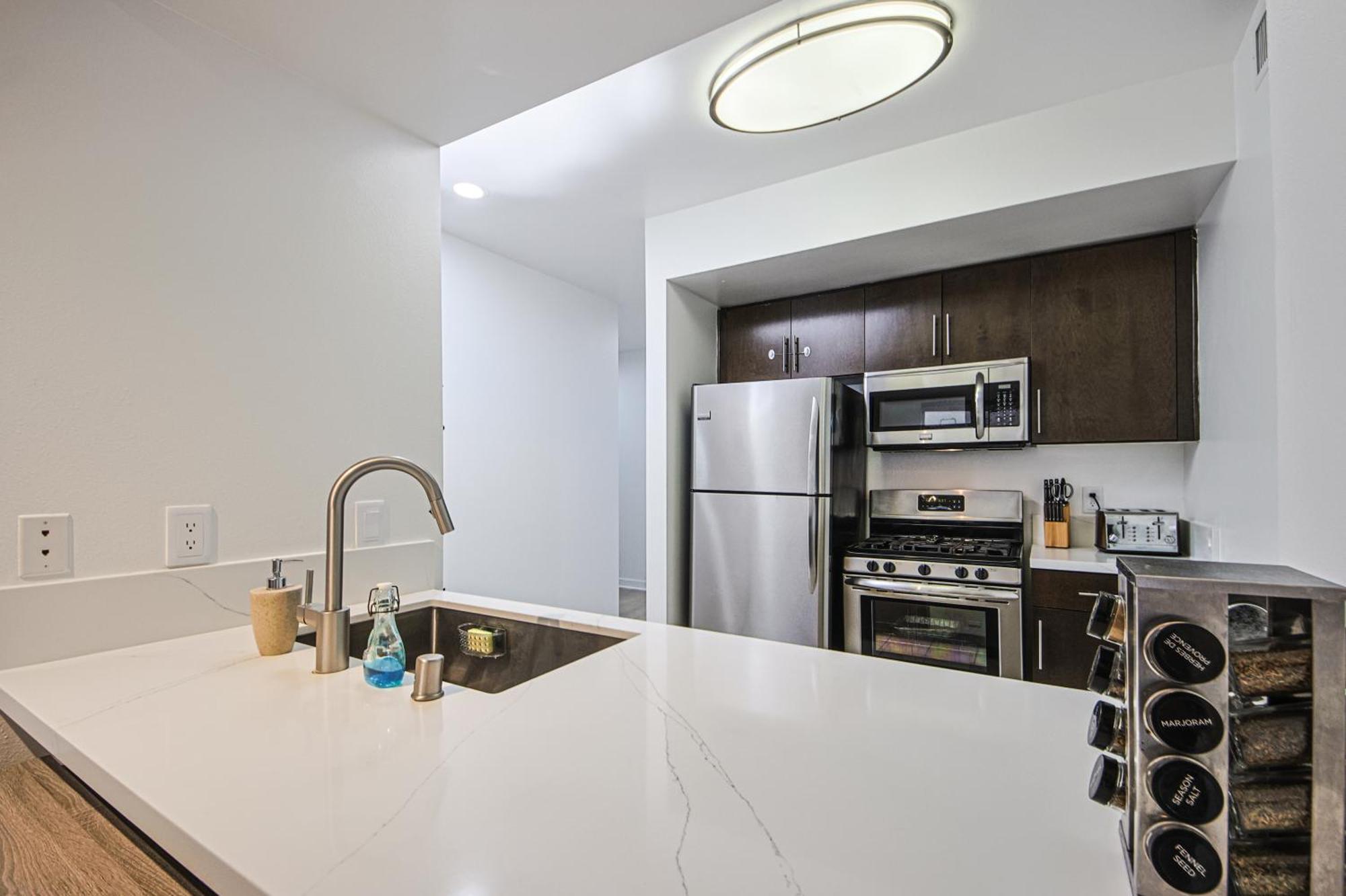 The Carlton- Modern-Luxury 2 Master Suites In Hrt Of Sm Steps To Ocean Ave Los Angeles Exteriér fotografie